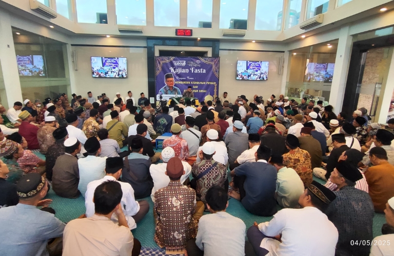 Kajian fasta pcm sepanjang di masjid al dakwah geluran meneguhkan spirit keshalihan pribadi dan sosial