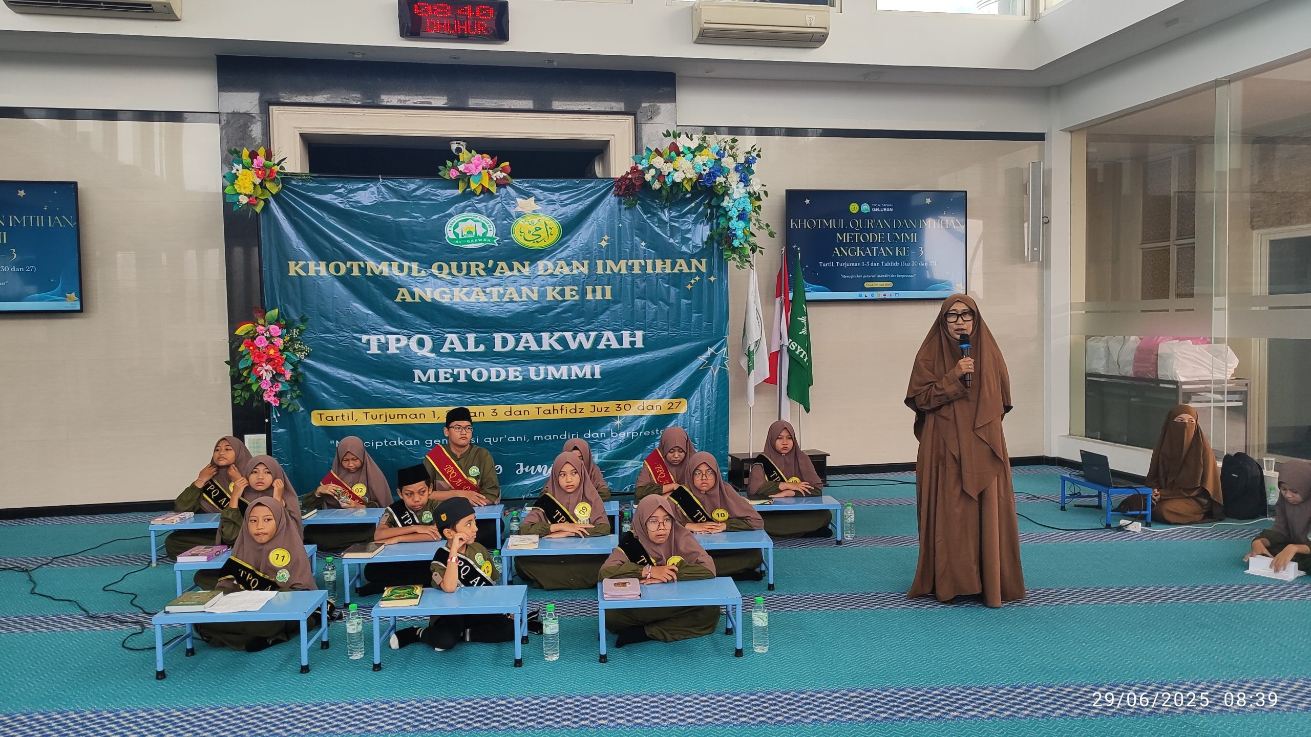 Ustadzah azza rivia ummi geluran
