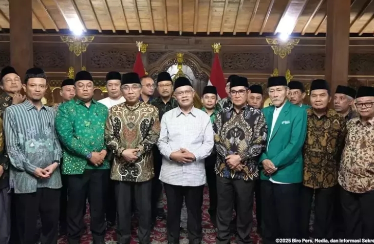 Ketum pp muhammadiyah, haedar nashir persatuan bangsa harus dijaga bersama