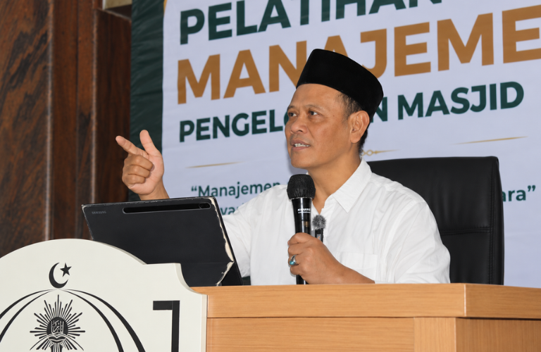 Di Masjid Al Manar PCM Sepanjang, Ustadz Kusnadi Sampaikan Revolusi Takmir Masjid