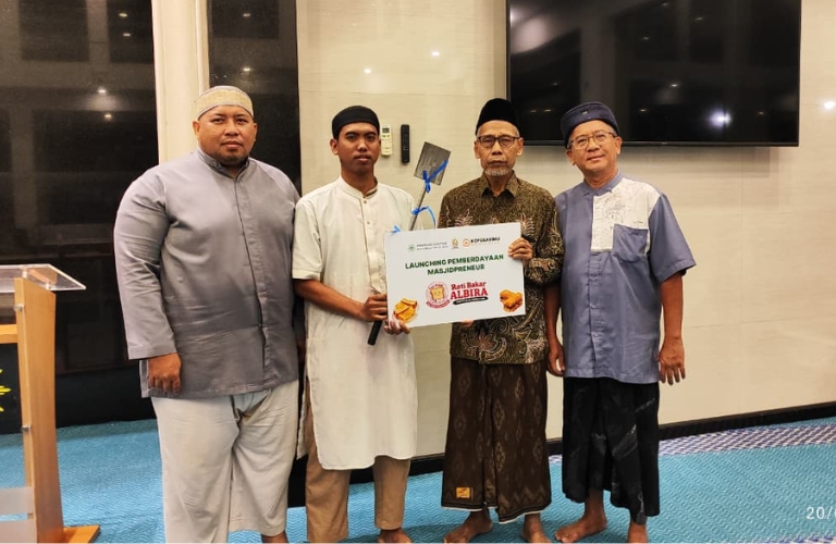 Serah Terima Sutel Tandai Launching Pemberdayaan MasjidPreneur PRM Geluran